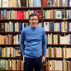 librero-ignacio-alvarado-libroria-venezuela-visita-libreria-dedalus-de-madrid